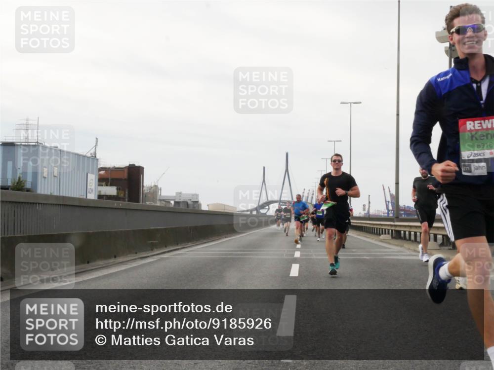 03.10.2025 - Köhlbrandbrückenlauf Matties Gatica Varas http://msf.ph/oto/9185926 03.10.2025 15:44:12 Position 3 8916 meine-sportfotos.de
