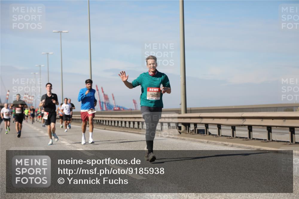 03.10.2025 - Köhlbrandbrückenlauf Yannick Fuchs http://msf.ph/oto/9185938 03.10.2025 11:43:56 Position 3 6714 meine-sportfotos.de