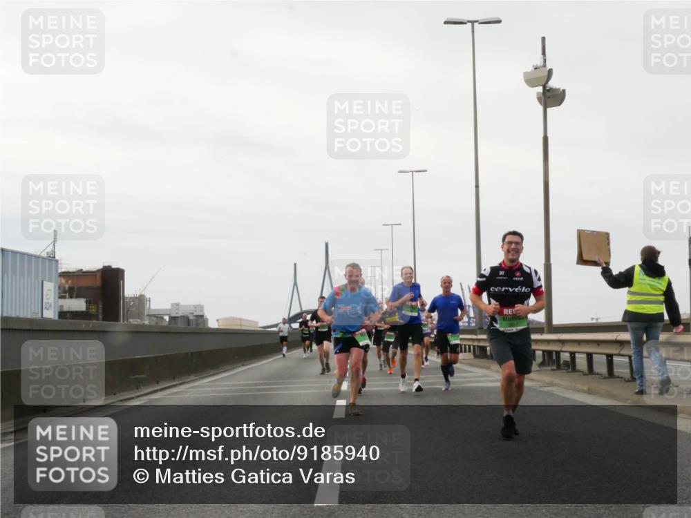 03.10.2025 - Köhlbrandbrückenlauf Matties Gatica Varas http://msf.ph/oto/9185940 03.10.2025 15:44:16 Position 3  meine-sportfotos.de