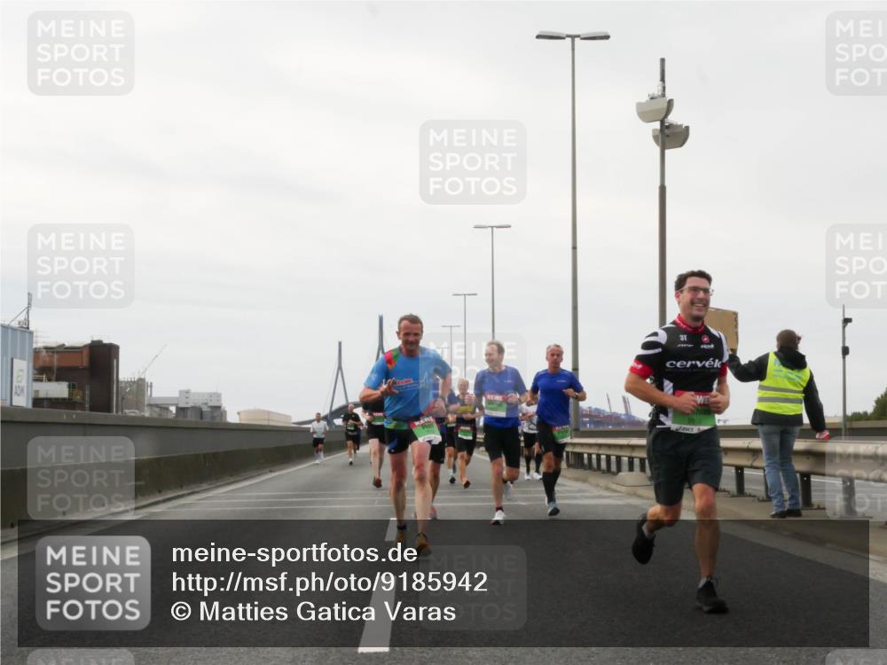 03.10.2025 - Köhlbrandbrückenlauf Matties Gatica Varas http://msf.ph/oto/9185942 03.10.2025 15:44:17 Position 3 3 meine-sportfotos.de