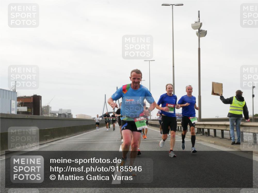 03.10.2025 - Köhlbrandbrückenlauf Matties Gatica Varas http://msf.ph/oto/9185946 03.10.2025 15:44:18 Position 3 7176 meine-sportfotos.de