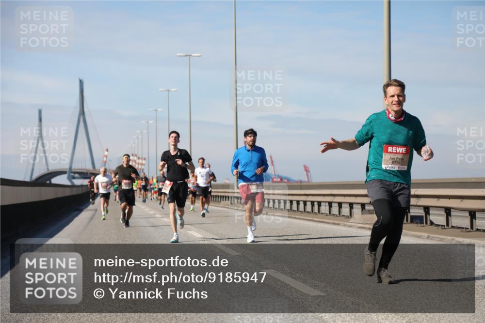 03.10.2025 - Köhlbrandbrückenlauf Yannick Fuchs http://msf.ph/oto/9185947 03.10.2025 11:43:57 Position 3 6714 meine-sportfotos.de