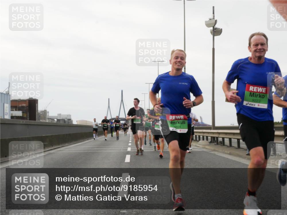 03.10.2025 - Köhlbrandbrückenlauf Matties Gatica Varas http://msf.ph/oto/9185954 03.10.2025 15:44:19 Position 3 05, 224, 9223 meine-sportfotos.de