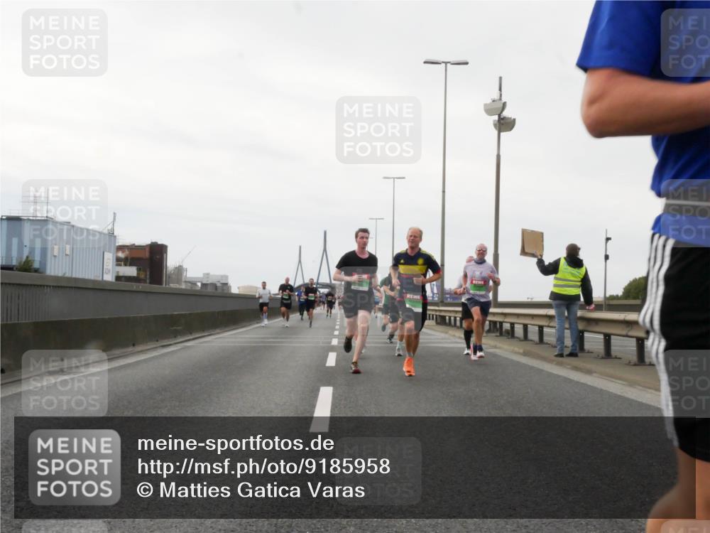 03.10.2025 - Köhlbrandbrückenlauf Matties Gatica Varas http://msf.ph/oto/9185958 03.10.2025 15:44:20 Position 3  meine-sportfotos.de