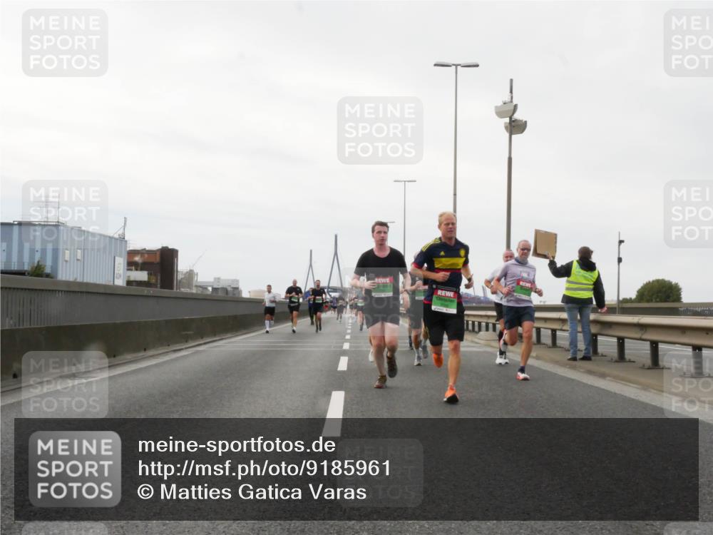 03.10.2025 - Köhlbrandbrückenlauf Matties Gatica Varas http://msf.ph/oto/9185961 03.10.2025 15:44:21 Position 3  meine-sportfotos.de