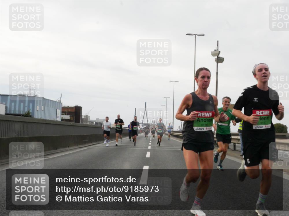 03.10.2025 - Köhlbrandbrückenlauf Matties Gatica Varas http://msf.ph/oto/9185973 03.10.2025 15:44:23 Position 3 9186, 9187, 6 meine-sportfotos.de