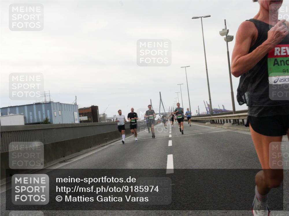 03.10.2025 - Köhlbrandbrückenlauf Matties Gatica Varas http://msf.ph/oto/9185974 03.10.2025 15:44:24 Position 3 91 meine-sportfotos.de