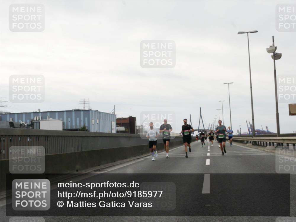 03.10.2025 - Köhlbrandbrückenlauf Matties Gatica Varas http://msf.ph/oto/9185977 03.10.2025 15:44:24 Position 3  meine-sportfotos.de