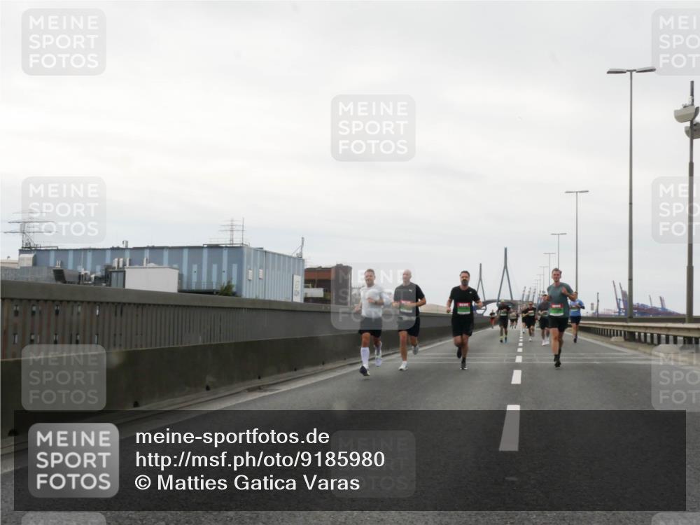 03.10.2025 - Köhlbrandbrückenlauf Matties Gatica Varas http://msf.ph/oto/9185980 03.10.2025 15:44:25 Position 3  meine-sportfotos.de