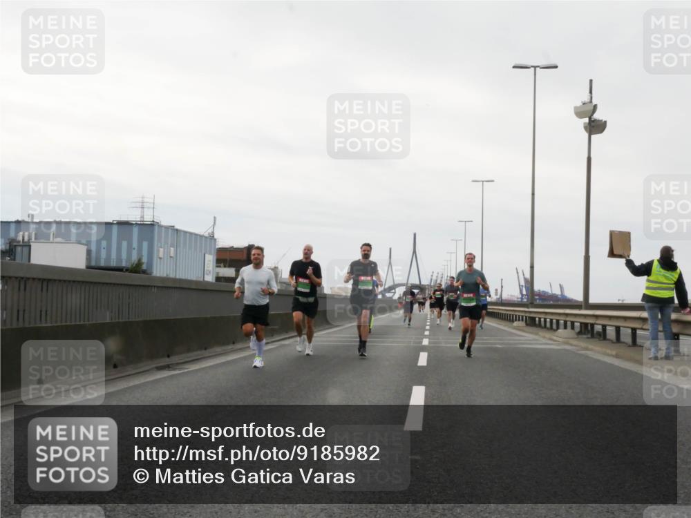 03.10.2025 - Köhlbrandbrückenlauf Matties Gatica Varas http://msf.ph/oto/9185982 03.10.2025 15:44:25 Position 3  meine-sportfotos.de