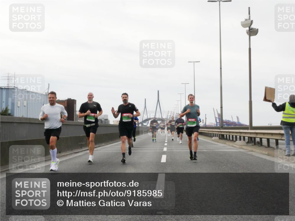 03.10.2025 - Köhlbrandbrückenlauf Matties Gatica Varas http://msf.ph/oto/9185985 03.10.2025 15:44:26 Position 3  meine-sportfotos.de