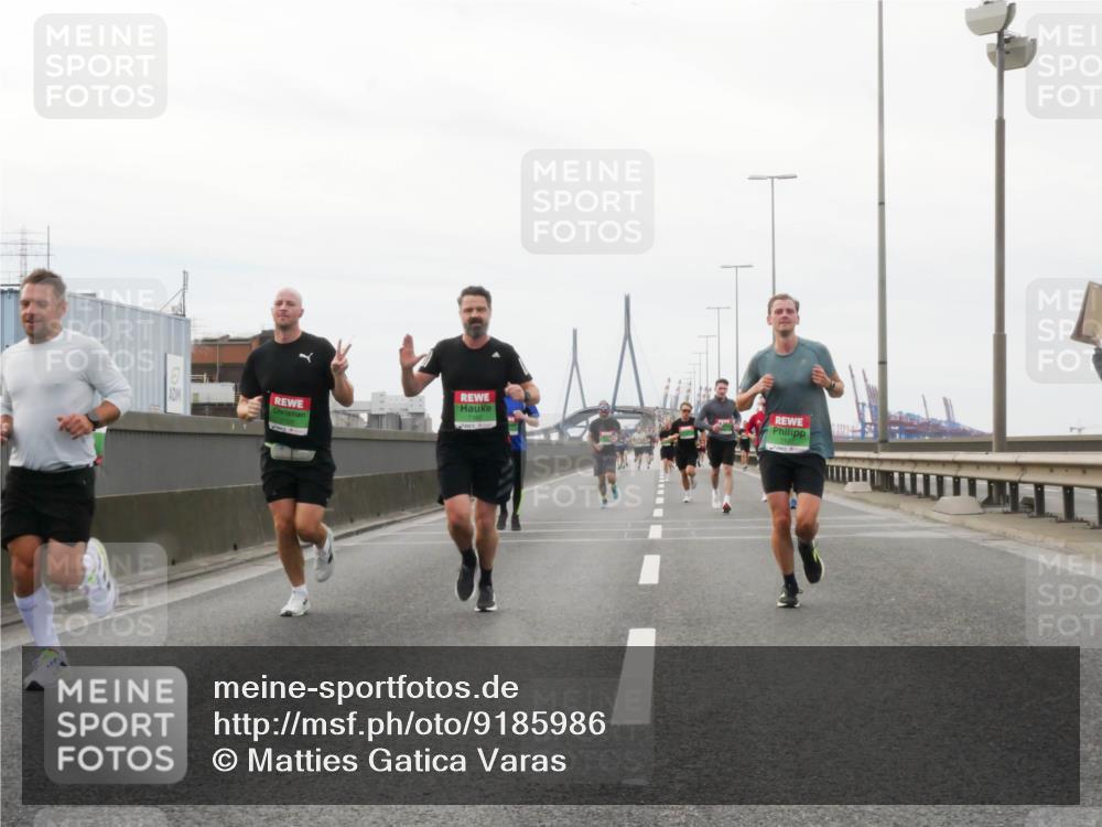 03.10.2025 - Köhlbrandbrückenlauf Matties Gatica Varas http://msf.ph/oto/9185986 03.10.2025 15:44:26 Position 3  meine-sportfotos.de