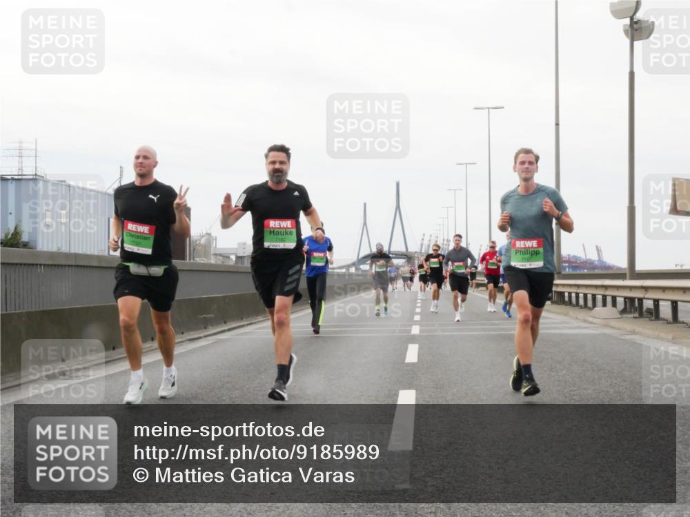 03.10.2025 - Köhlbrandbrückenlauf Matties Gatica Varas http://msf.ph/oto/9185989 03.10.2025 15:44:27 Position 3 7182, 7127 meine-sportfotos.de