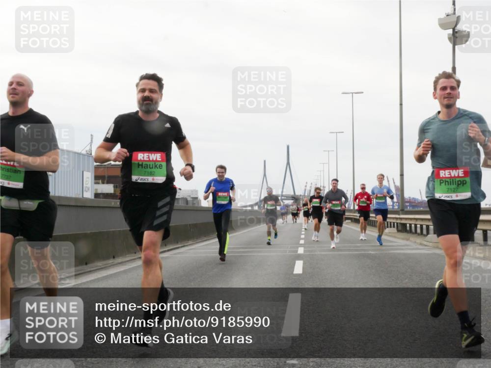 03.10.2025 - Köhlbrandbrückenlauf Matties Gatica Varas http://msf.ph/oto/9185990 03.10.2025 15:44:27 Position 3 7737, 7182, 7127 meine-sportfotos.de