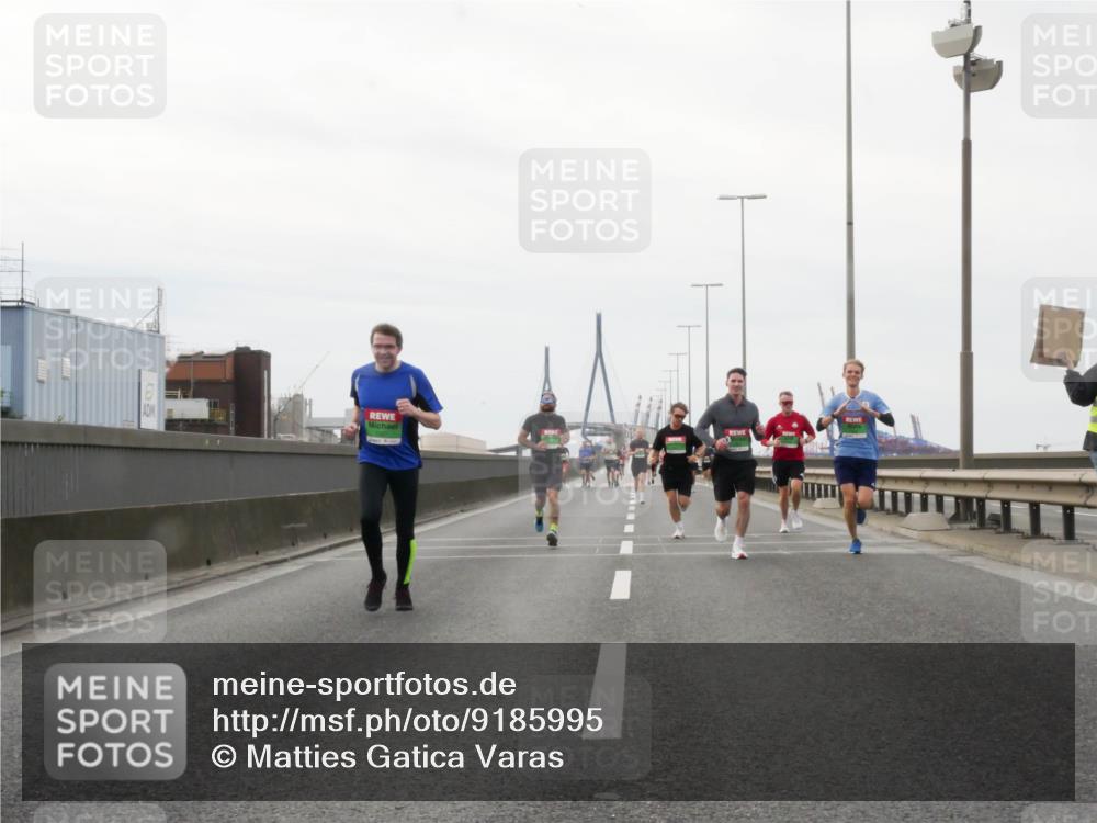 03.10.2025 - Köhlbrandbrückenlauf Matties Gatica Varas http://msf.ph/oto/9185995 03.10.2025 15:44:28 Position 3  meine-sportfotos.de