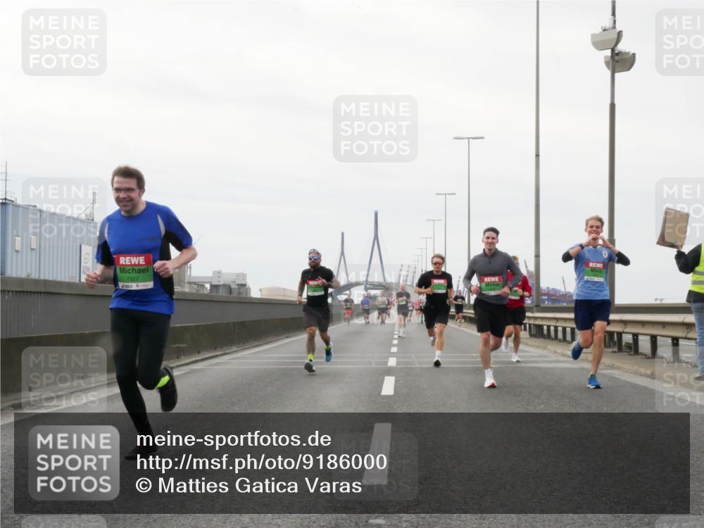 03.10.2025 - Köhlbrandbrückenlauf Matties Gatica Varas http://msf.ph/oto/9186000 03.10.2025 15:44:29 Position 3 7327 meine-sportfotos.de