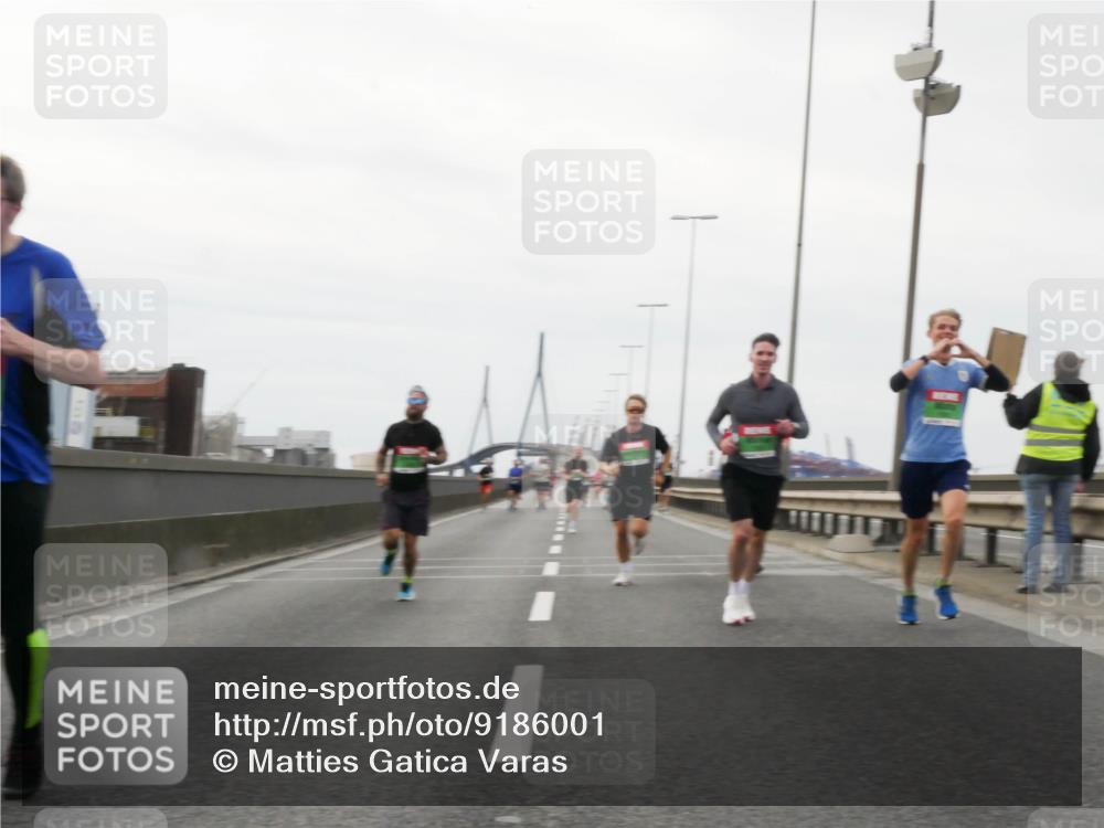 03.10.2025 - Köhlbrandbrückenlauf Matties Gatica Varas http://msf.ph/oto/9186001 03.10.2025 15:44:30 Position 3  meine-sportfotos.de