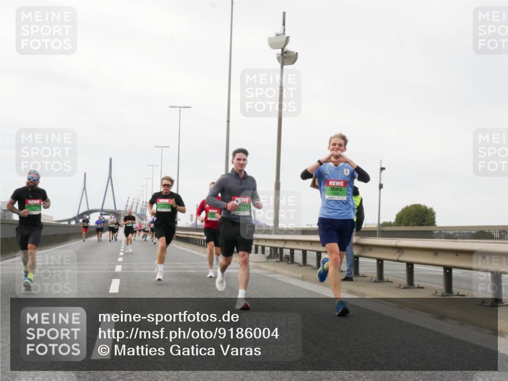 03.10.2025 - Köhlbrandbrückenlauf Matties Gatica Varas http://msf.ph/oto/9186004 03.10.2025 15:44:30 Position 3 7882 meine-sportfotos.de