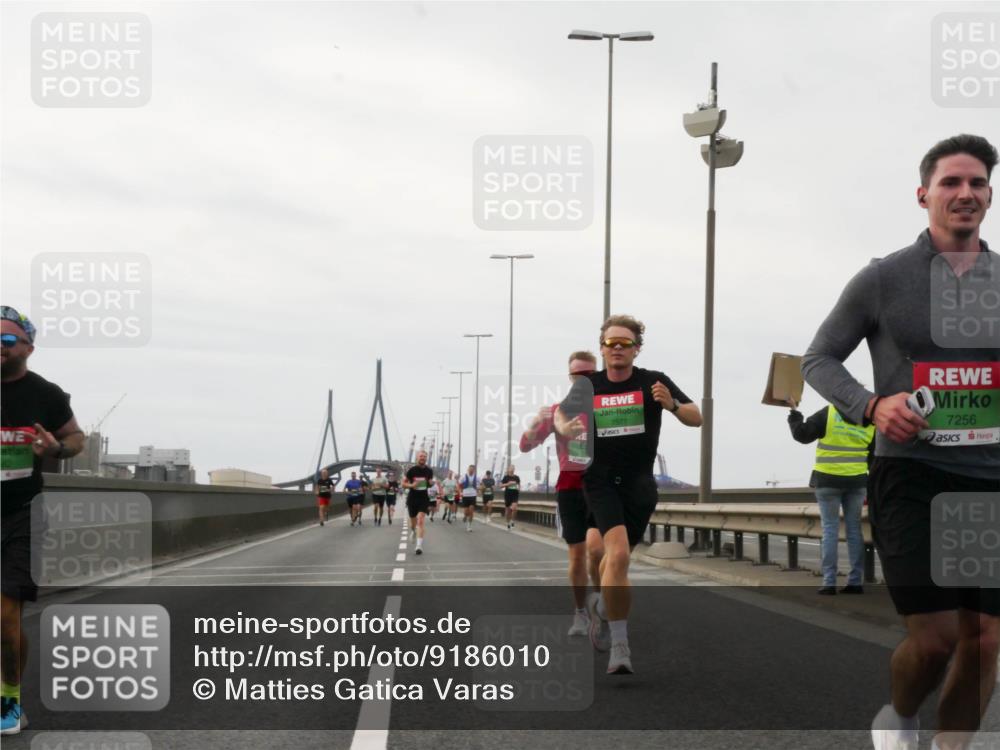 03.10.2025 - Köhlbrandbrückenlauf Matties Gatica Varas http://msf.ph/oto/9186010 03.10.2025 15:44:32 Position 3 7577, 7256 meine-sportfotos.de