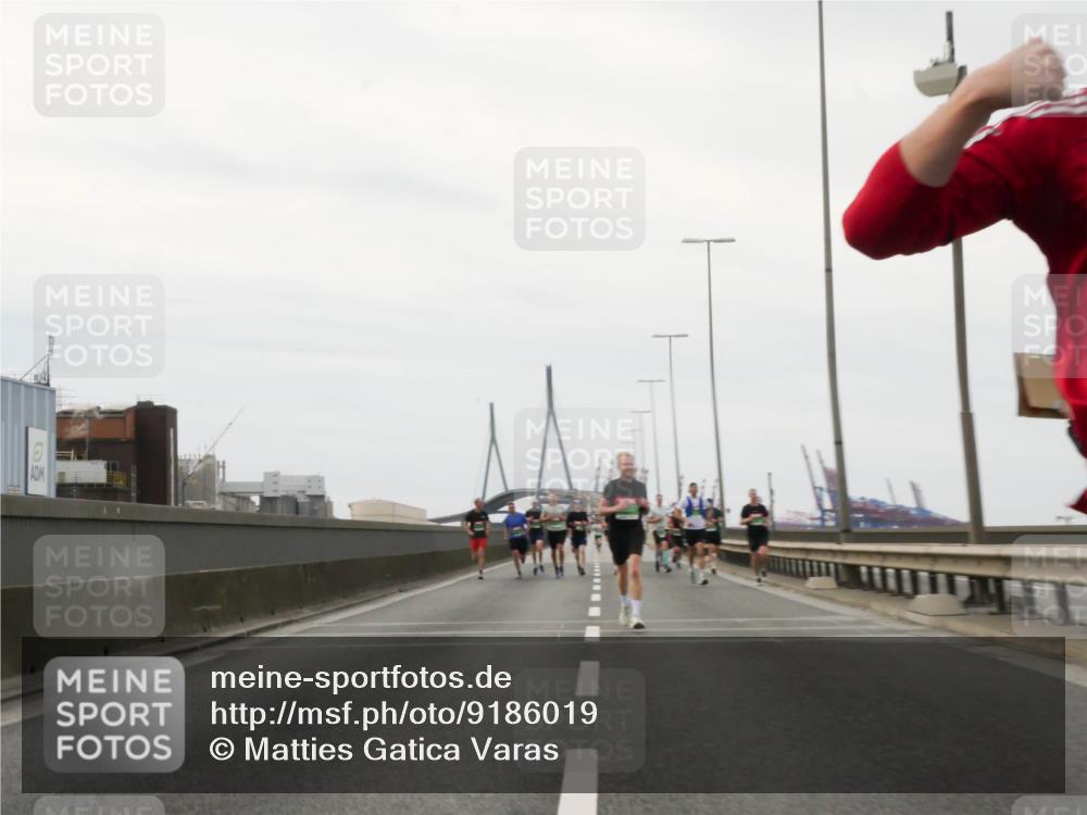 03.10.2025 - Köhlbrandbrückenlauf Matties Gatica Varas http://msf.ph/oto/9186019 03.10.2025 15:44:34 Position 3  meine-sportfotos.de