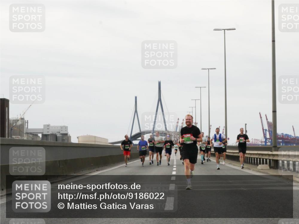 03.10.2025 - Köhlbrandbrückenlauf Matties Gatica Varas http://msf.ph/oto/9186022 03.10.2025 15:44:34 Position 3  meine-sportfotos.de