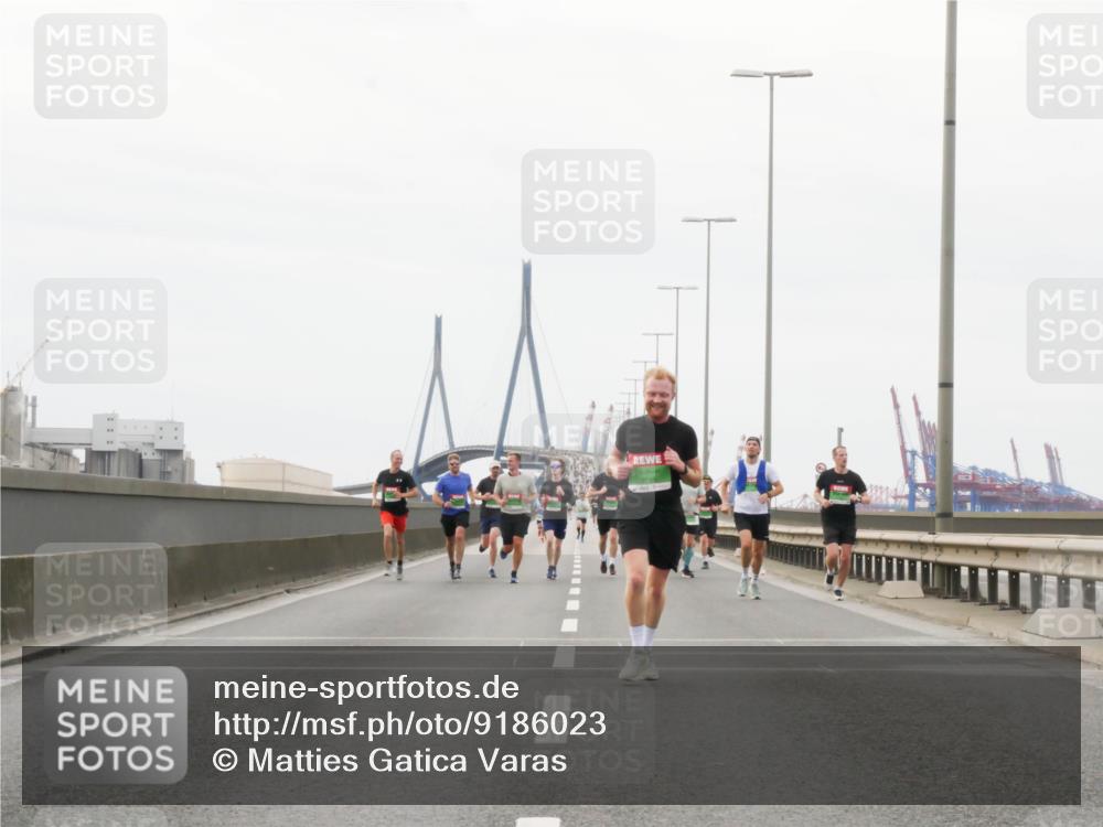03.10.2025 - Köhlbrandbrückenlauf Matties Gatica Varas http://msf.ph/oto/9186023 03.10.2025 15:44:35 Position 3  meine-sportfotos.de