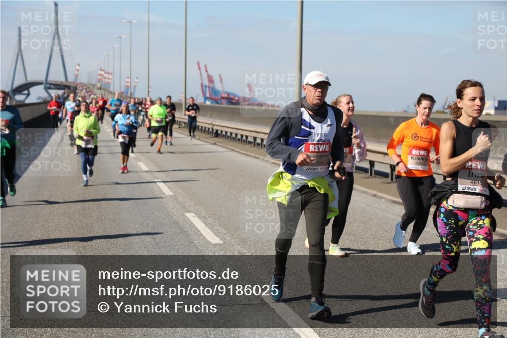 03.10.2025 - Köhlbrandbrückenlauf Yannick Fuchs http://msf.ph/oto/9186025 03.10.2025 12:05:13 Position 3 4714, 5854, 4615 meine-sportfotos.de