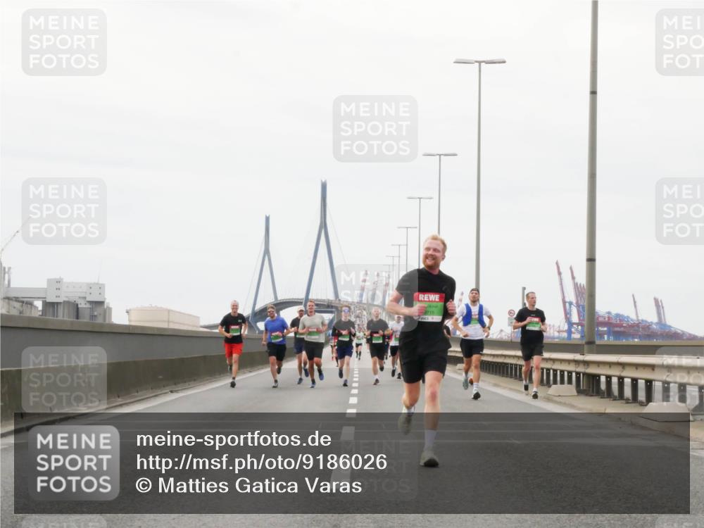 03.10.2025 - Köhlbrandbrückenlauf Matties Gatica Varas http://msf.ph/oto/9186026 03.10.2025 15:44:35 Position 3 715 meine-sportfotos.de