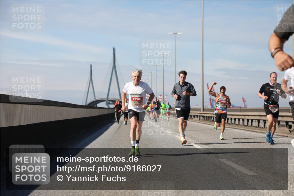 03.10.2025 - Köhlbrandbrückenlauf Yannick Fuchs http://msf.ph/oto/9186027 03.10.2025 11:44:03 Position 3 2012, 4261 meine-sportfotos.de