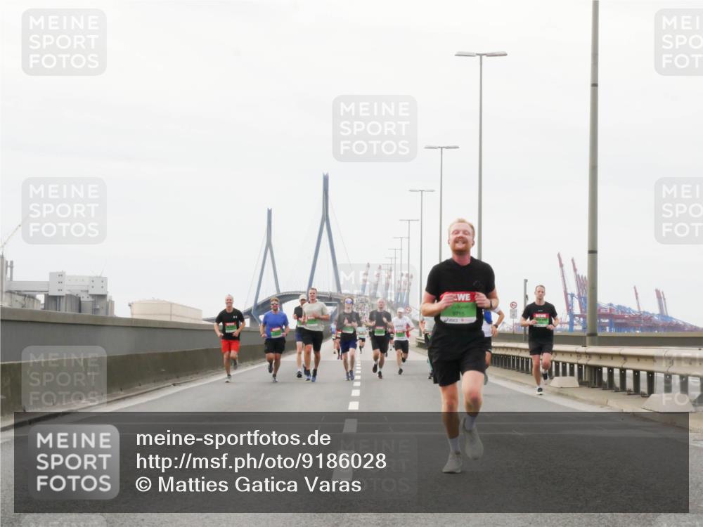 03.10.2025 - Köhlbrandbrückenlauf Matties Gatica Varas http://msf.ph/oto/9186028 03.10.2025 15:44:36 Position 3  meine-sportfotos.de
