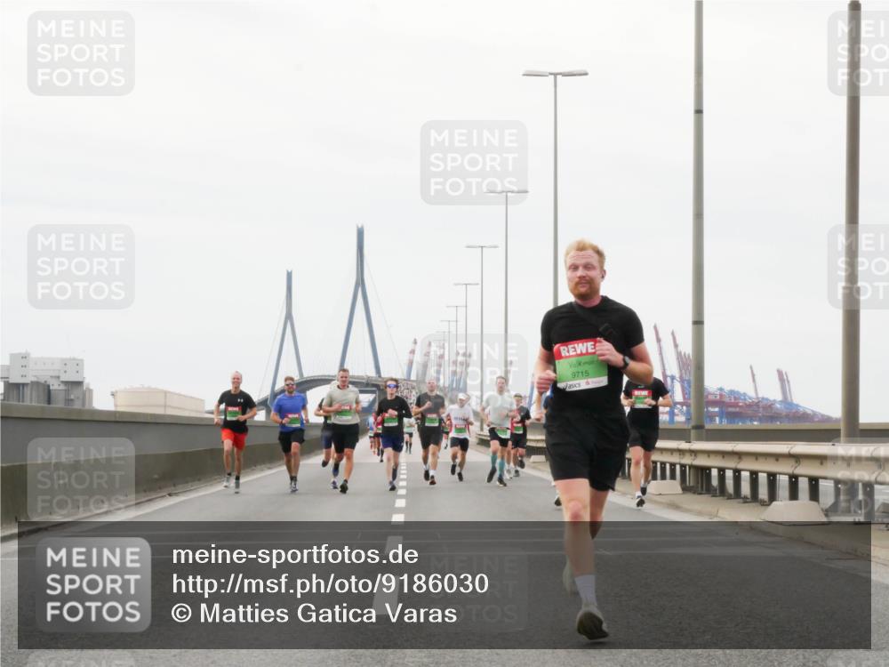 03.10.2025 - Köhlbrandbrückenlauf Matties Gatica Varas http://msf.ph/oto/9186030 03.10.2025 15:44:36 Position 3 9715 meine-sportfotos.de