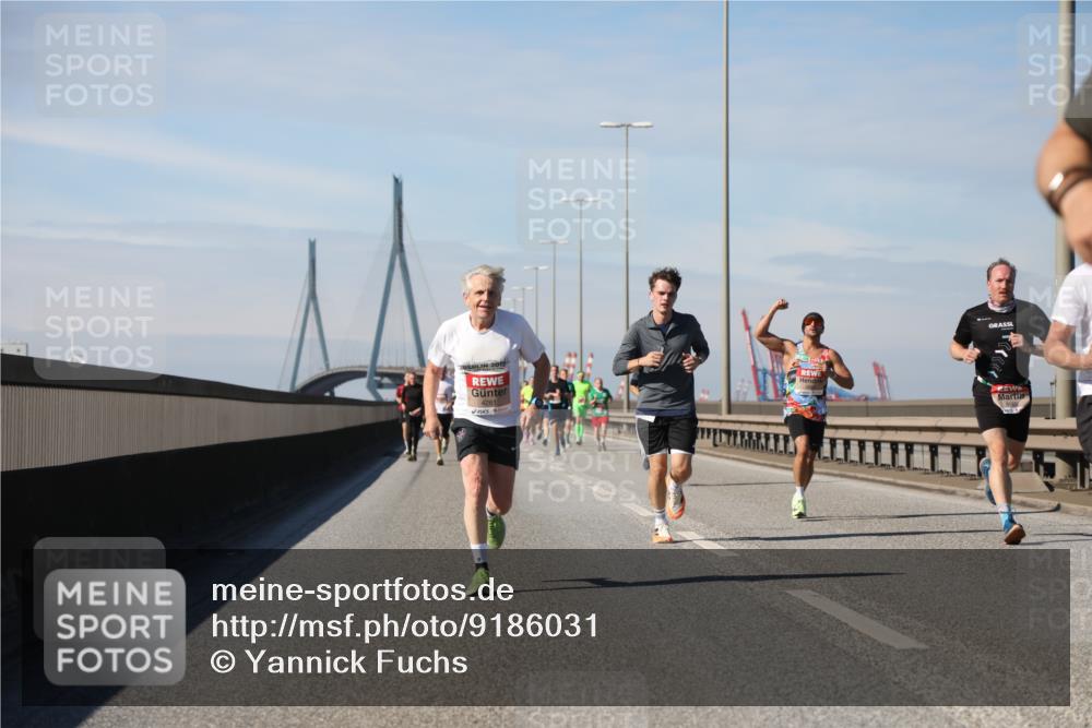 03.10.2025 - Köhlbrandbrückenlauf Yannick Fuchs http://msf.ph/oto/9186031 03.10.2025 11:44:03 Position 3 2012, 4261 meine-sportfotos.de