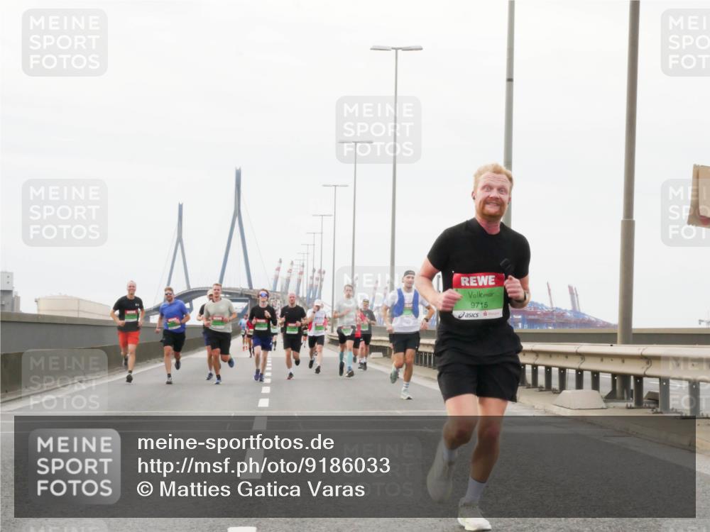 03.10.2025 - Köhlbrandbrückenlauf Matties Gatica Varas http://msf.ph/oto/9186033 03.10.2025 15:44:37 Position 3 9715 meine-sportfotos.de