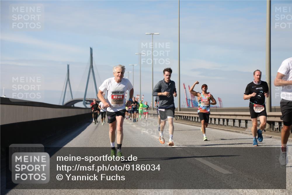03.10.2025 - Köhlbrandbrückenlauf Yannick Fuchs http://msf.ph/oto/9186034 03.10.2025 11:44:03 Position 3 2012 meine-sportfotos.de