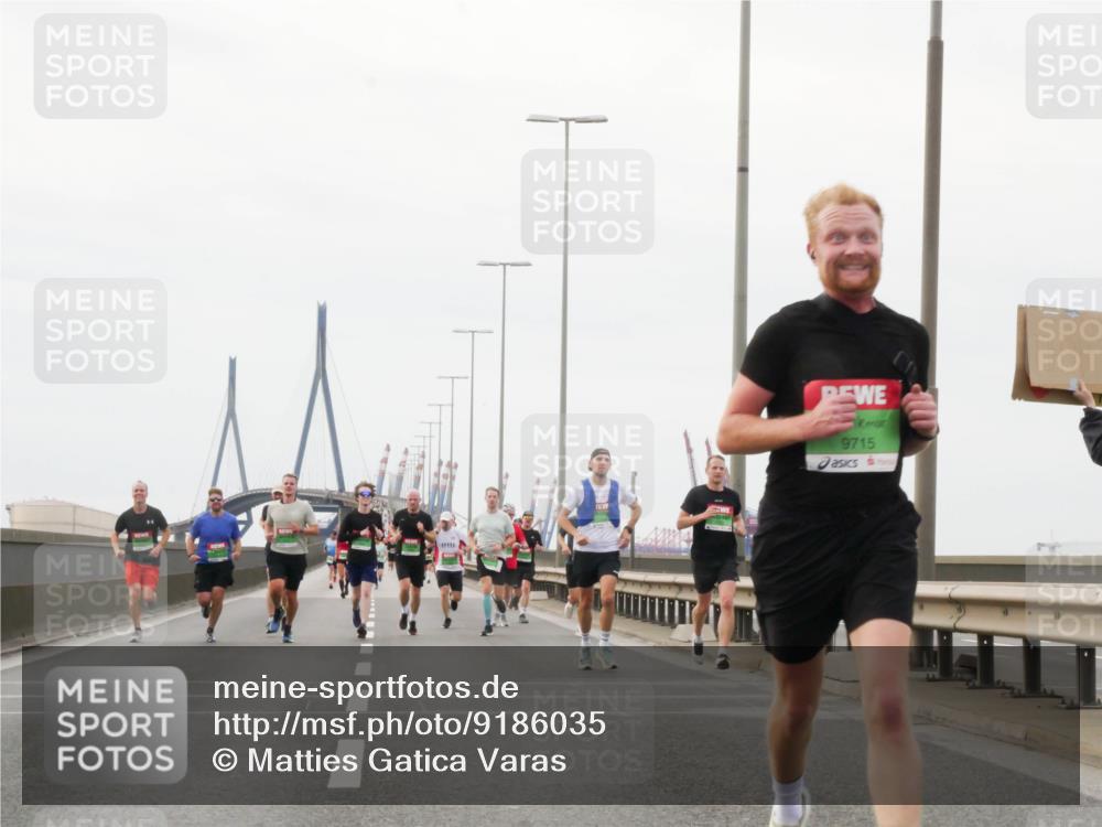 03.10.2025 - Köhlbrandbrückenlauf Matties Gatica Varas http://msf.ph/oto/9186035 03.10.2025 15:44:37 Position 3 9715 meine-sportfotos.de