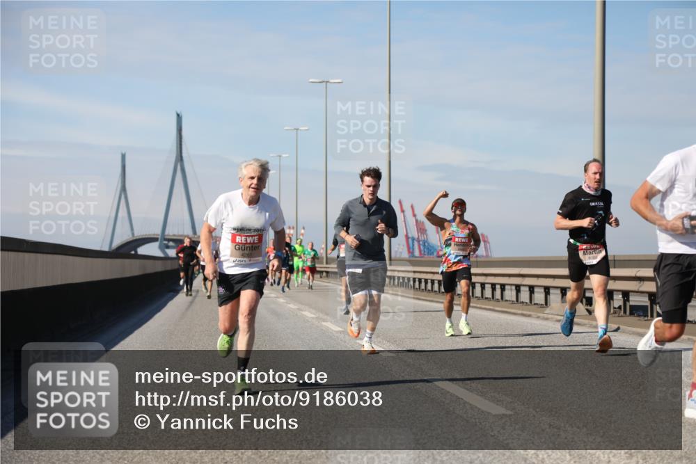 03.10.2025 - Köhlbrandbrückenlauf Yannick Fuchs http://msf.ph/oto/9186038 03.10.2025 11:44:04 Position 3 2012, 4261, 6060 meine-sportfotos.de