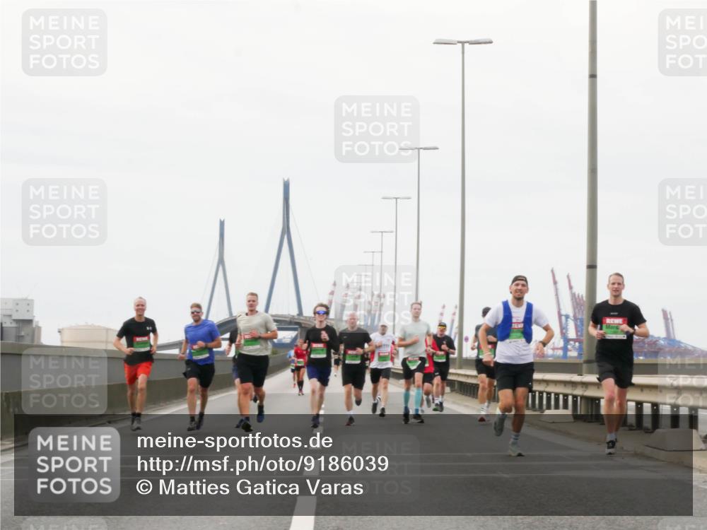 03.10.2025 - Köhlbrandbrückenlauf Matties Gatica Varas http://msf.ph/oto/9186039 03.10.2025 15:44:38 Position 3  meine-sportfotos.de