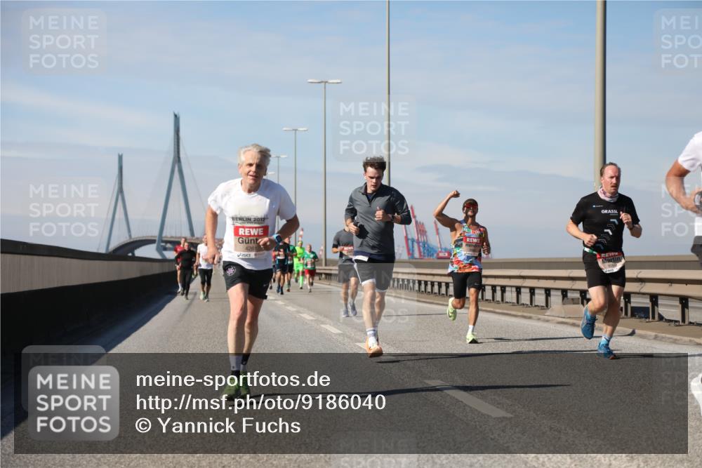 03.10.2025 - Köhlbrandbrückenlauf Yannick Fuchs http://msf.ph/oto/9186040 03.10.2025 11:44:04 Position 3 2012, 4261, 6060 meine-sportfotos.de