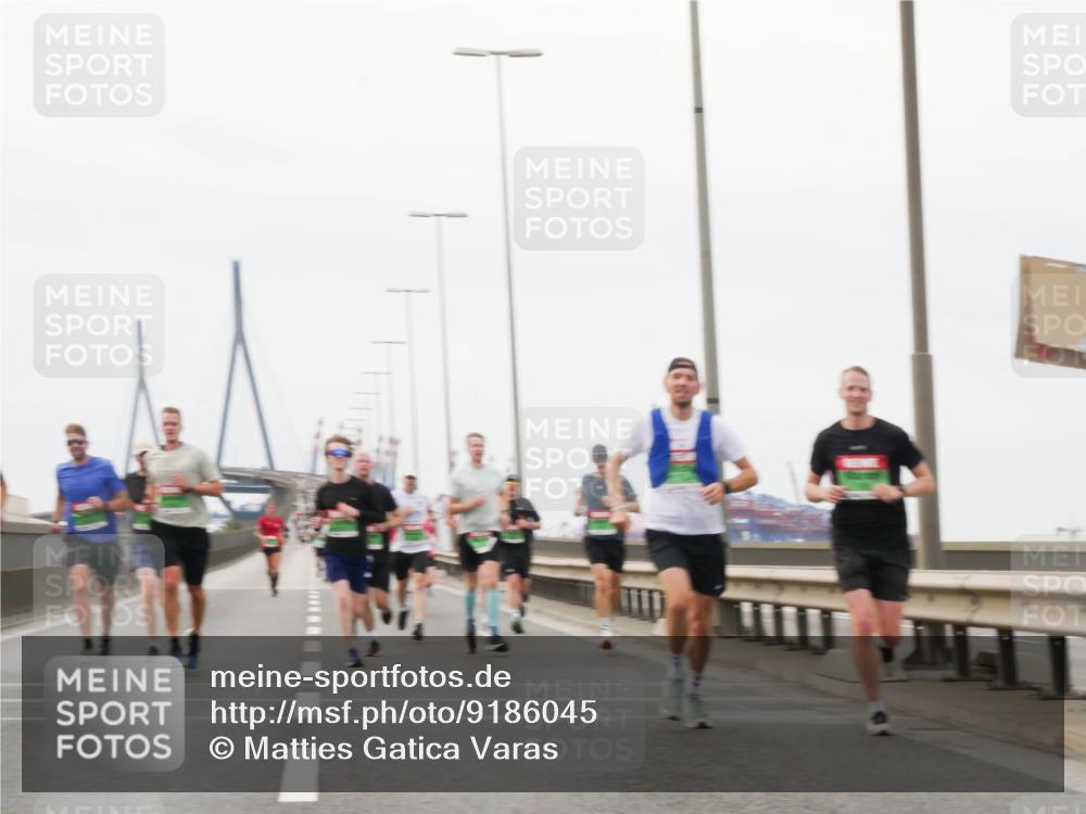 03.10.2025 - Köhlbrandbrückenlauf Matties Gatica Varas http://msf.ph/oto/9186045 03.10.2025 15:44:40 Position 3  meine-sportfotos.de