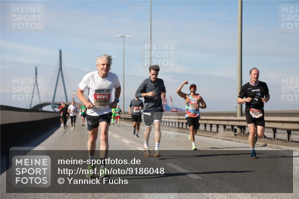 03.10.2025 - Köhlbrandbrückenlauf Yannick Fuchs http://msf.ph/oto/9186048 03.10.2025 11:44:04 Position 3 2012, 4261 meine-sportfotos.de