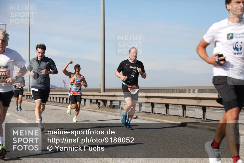 03.10.2025 - Köhlbrandbrückenlauf Yannick Fuchs http://msf.ph/oto/9186052 03.10.2025 11:44:04 Position 3 2012, 261, 6060 meine-sportfotos.de
