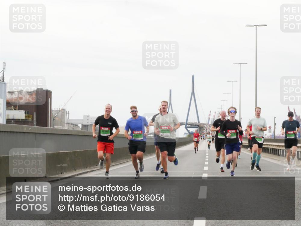 03.10.2025 - Köhlbrandbrückenlauf Matties Gatica Varas http://msf.ph/oto/9186054 03.10.2025 15:44:41 Position 3  meine-sportfotos.de
