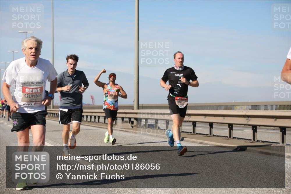 03.10.2025 - Köhlbrandbrückenlauf Yannick Fuchs http://msf.ph/oto/9186056 03.10.2025 11:44:05 Position 3 2012, 4261, 6060 meine-sportfotos.de