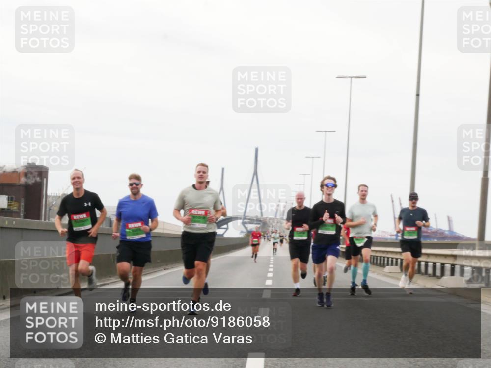 03.10.2025 - Köhlbrandbrückenlauf Matties Gatica Varas http://msf.ph/oto/9186058 03.10.2025 15:44:42 Position 3  meine-sportfotos.de