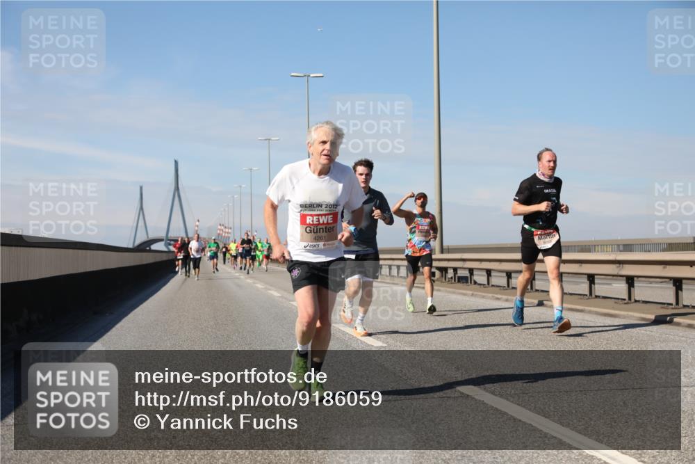 03.10.2025 - Köhlbrandbrückenlauf Yannick Fuchs http://msf.ph/oto/9186059 03.10.2025 11:44:05 Position 3 2012, 4261 meine-sportfotos.de