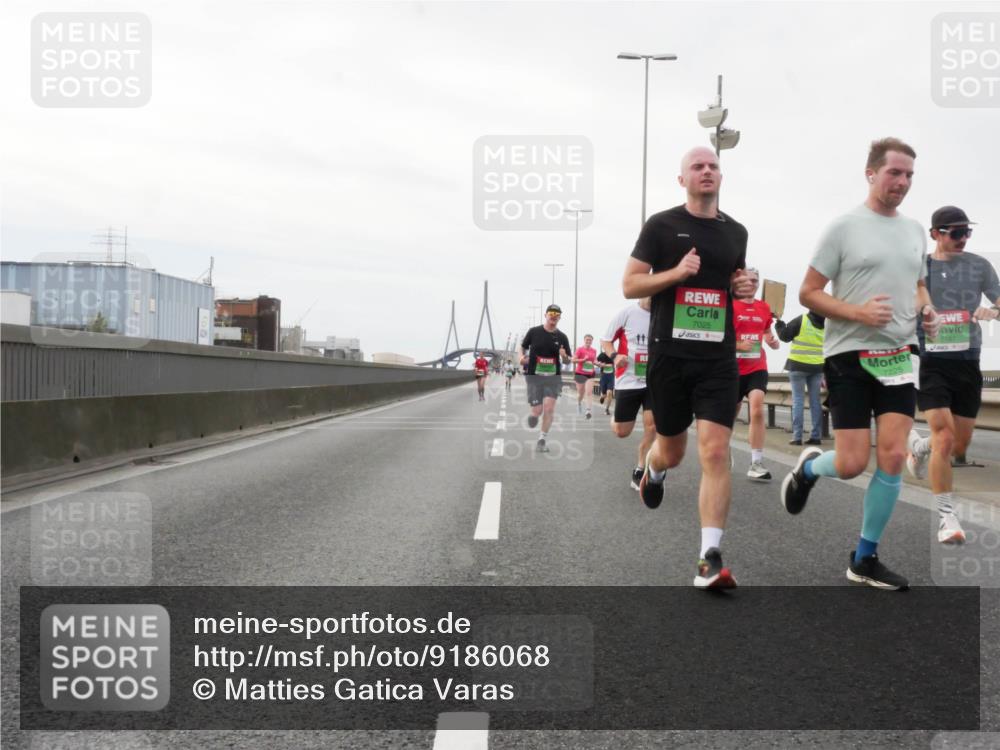 03.10.2025 - Köhlbrandbrückenlauf Matties Gatica Varas http://msf.ph/oto/9186068 03.10.2025 15:44:46 Position 3 7025 meine-sportfotos.de