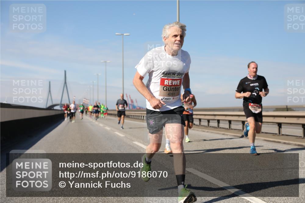 03.10.2025 - Köhlbrandbrückenlauf Yannick Fuchs http://msf.ph/oto/9186070 03.10.2025 11:44:05 Position 3 2012, 4261 meine-sportfotos.de