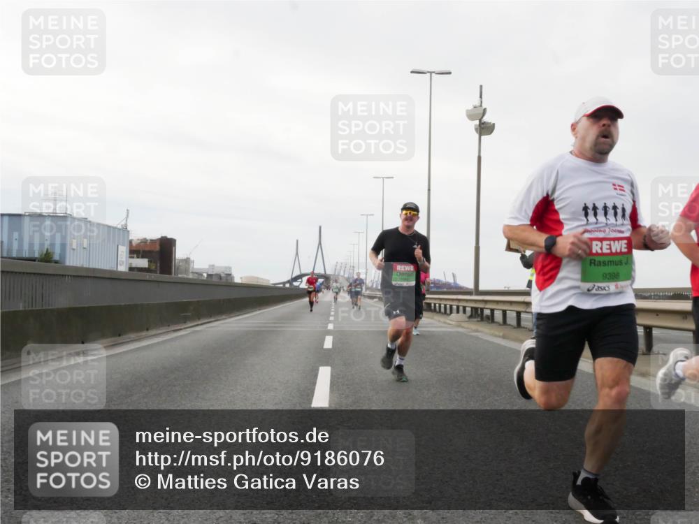 03.10.2025 - Köhlbrandbrückenlauf Matties Gatica Varas http://msf.ph/oto/9186076 03.10.2025 15:44:48 Position 3 9398 meine-sportfotos.de