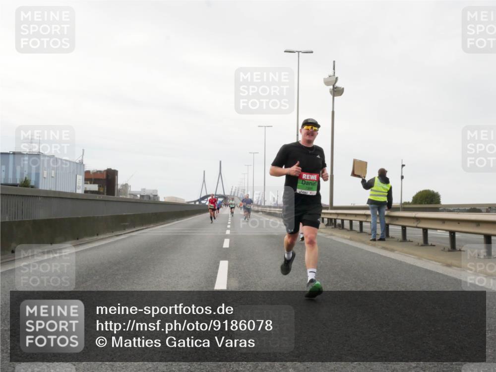 03.10.2025 - Köhlbrandbrückenlauf Matties Gatica Varas http://msf.ph/oto/9186078 03.10.2025 15:44:48 Position 3  meine-sportfotos.de
