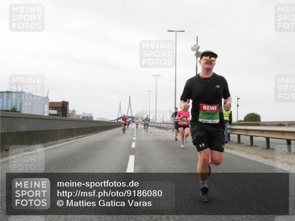 03.10.2025 - Köhlbrandbrückenlauf Matties Gatica Varas http://msf.ph/oto/9186080 03.10.2025 15:44:49 Position 3 7356 meine-sportfotos.de